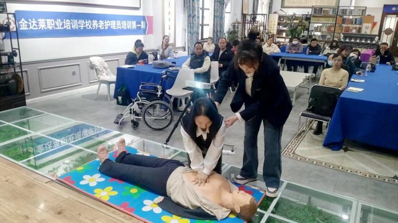 养老院的护理等级划分主要依据以下几个标准：