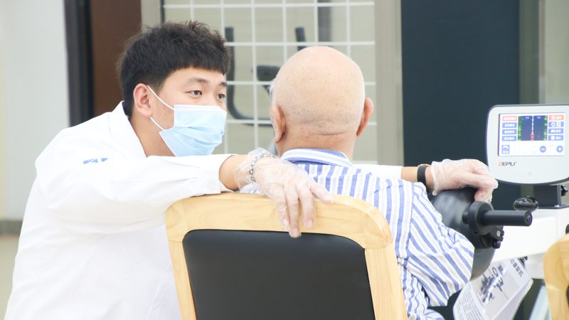 智能养老院设备凭什么比普通养老设备贵几倍