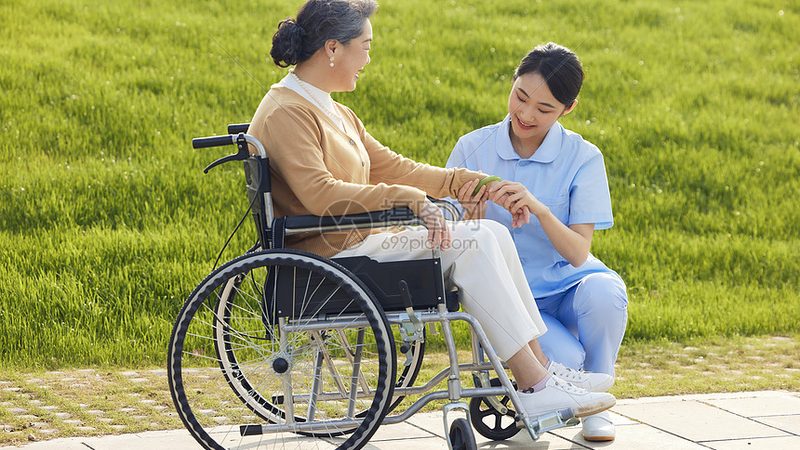 居家养老陪护，如何选对服务，省心又放心？**